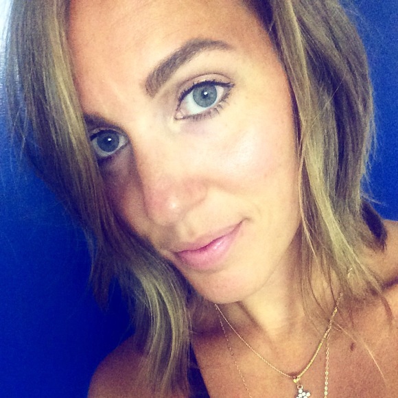 Meet your Posher, Laura - Picture 1 of 1